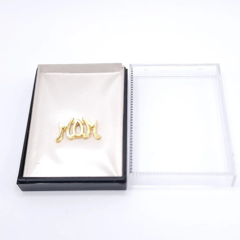Gold Tone MOM Brooch Script Lapel Pin Vintage Mothers Day